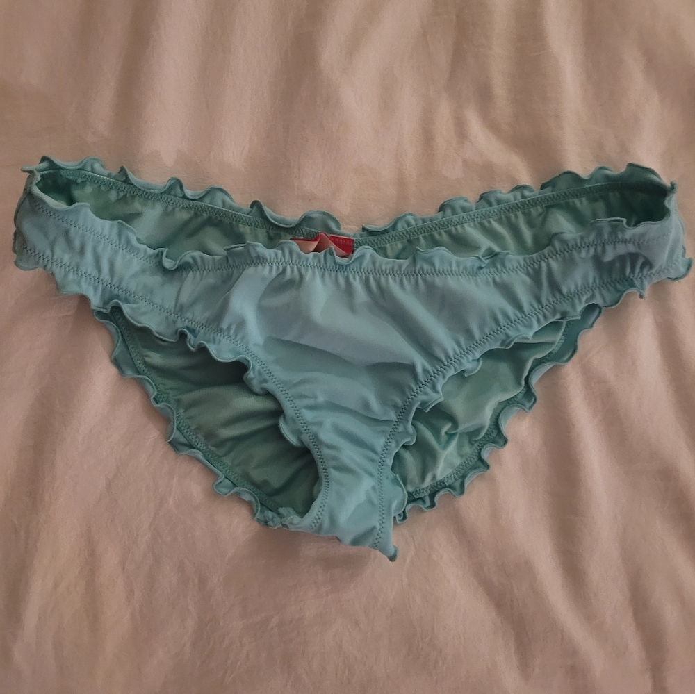 💲3/25💲2 Victoria's Secret bikini bottoms